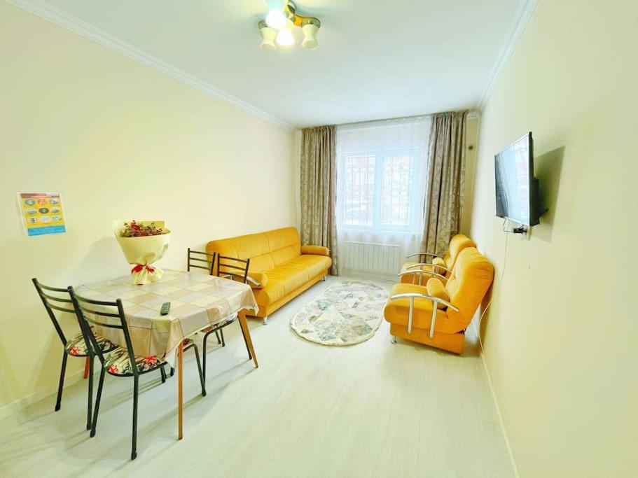 Уютная Квартира В Центре Возле Адк Almaty Exterior photo